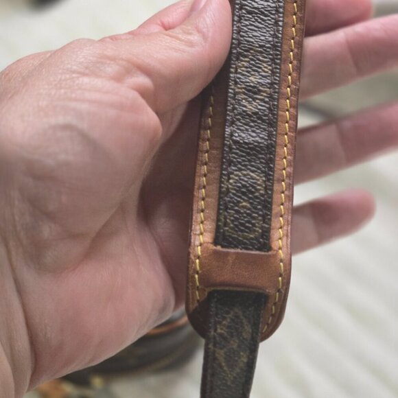*Authentic* Louis Vuitton Danube Crossbody - Picture 11 of 16